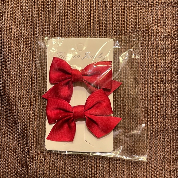 Red bow clips - Picture 1 of 2